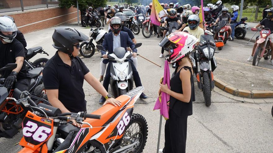 La germana de Pau Alsina i el fill de Nani Roma encapçalen la rua motorista a Sallent
