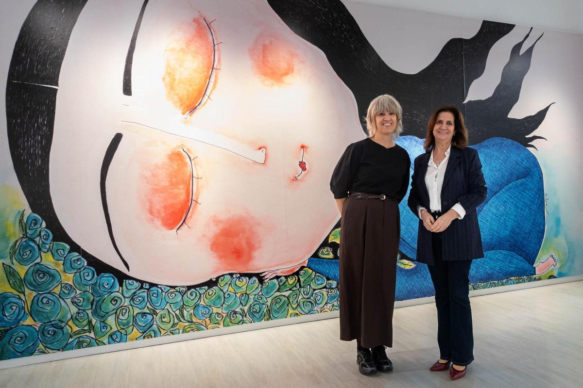 La artista Silvia Sánchez con la Jefa de Servicio de Igualdad del Ayuntamiento de Zaragoza, Ana Gaspar,.