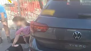 Rescatan a una bebé encerrada en un coche en Torrevieja