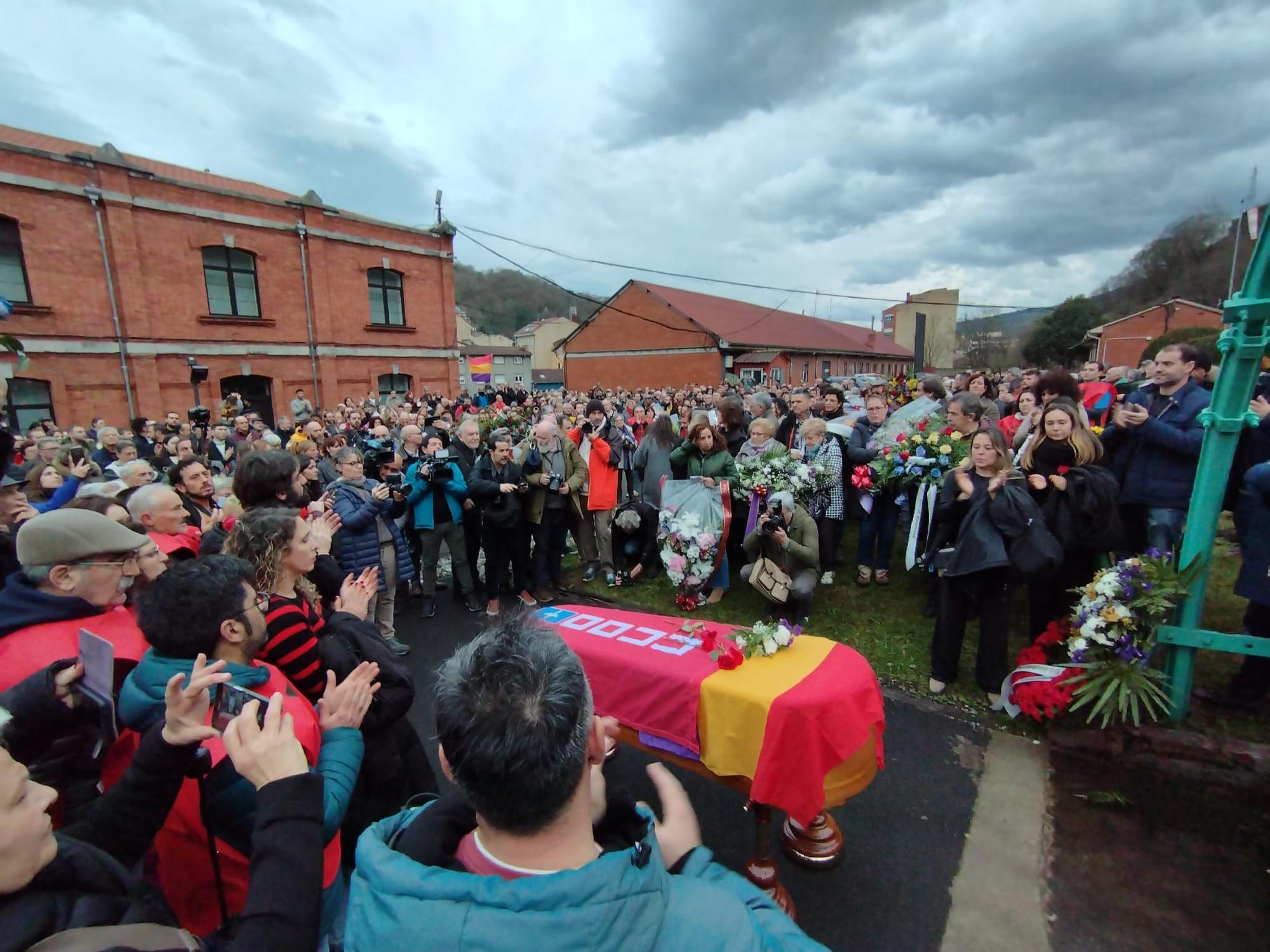 Así fue el último adiós a Anita Sirgo en Langreo