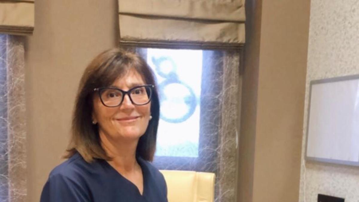 La doctora Matilde Gómez en su consulta.