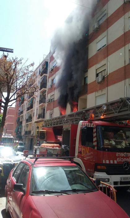 Pavoroso incendio en una vivienda en Mislata