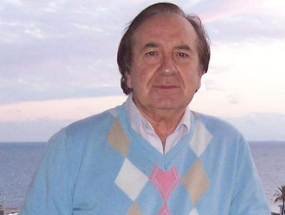 José Vicente Serradilla, posando para la publicación del nuevo libro.