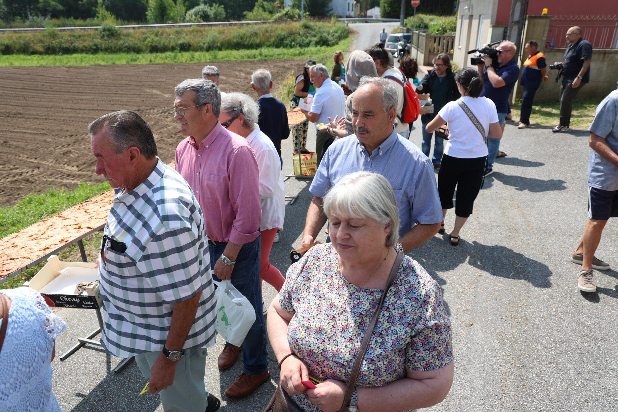 Asistentes a la Festa da Empanada de Millo de Cordeiro.