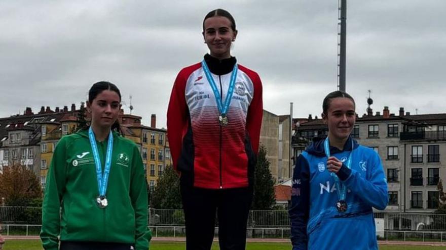 Natalia Rivas, en lo alto del podio pontevedrés.