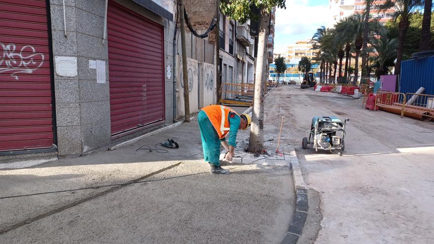 Las obras de alcantarillado en la calle Federico García Lorca se aceleran