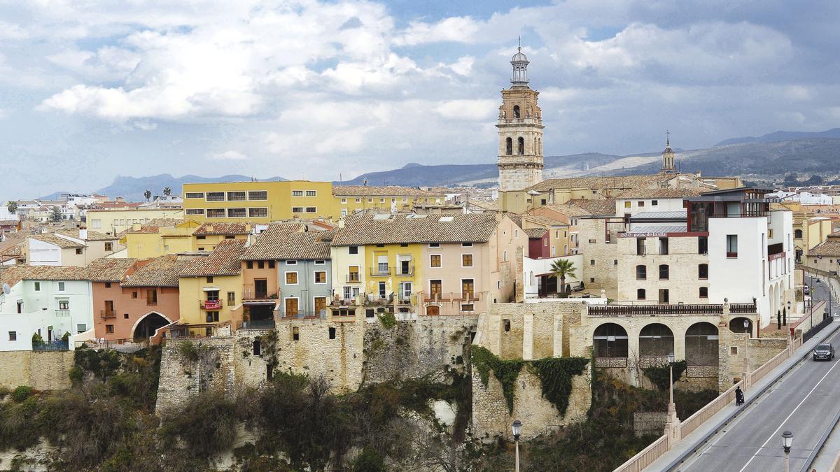 BARRIO MEDIEVAL. Las casas colgadas sobre las murallas en la Vila d’Ontinyent.LA VALL D&#039;ALBAIDA // ONTINYENT, FOTOS DEL LIBRO &quot;UN PASSEIG POR ONTINYENT&quot; 775 ANIVERSARI DE LA VILA REIAL