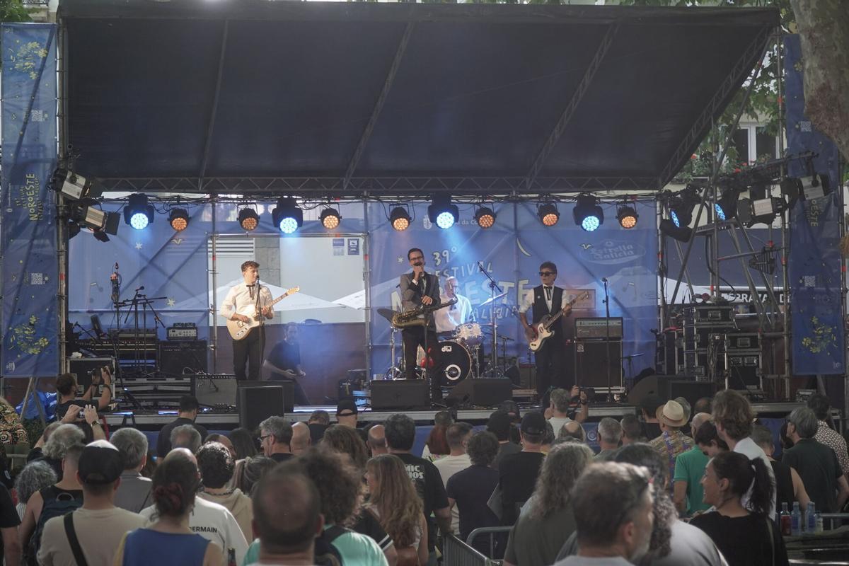 La banda londinense de rock'n'roll fue una de los protagonistas de la segunda jornada del Festival Noroeste Estrella Galicia en la plaza de Azcárraga. La banda londinense de rock'n'roll fue una de los protagonistas de la segunda jornada del Festival Noroeste Estrella Galicia en la plaza de Azcárraga.