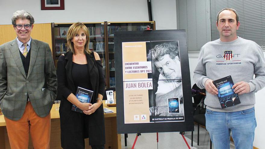 Juan Bolea presentó su último libro, ‘Noche Azul’. | SERVICIO ESPECIAL