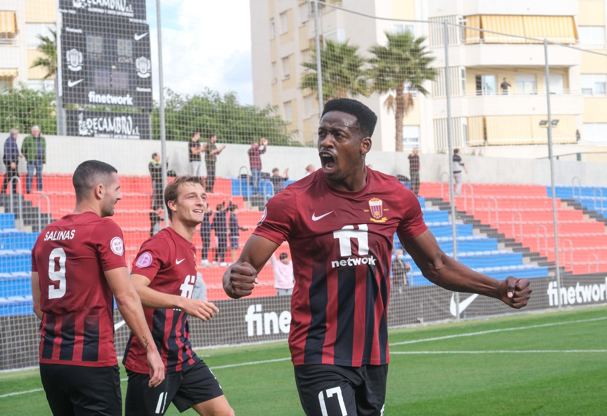 El Eldense gana gracias a la insistencia de Pablo (2-1)