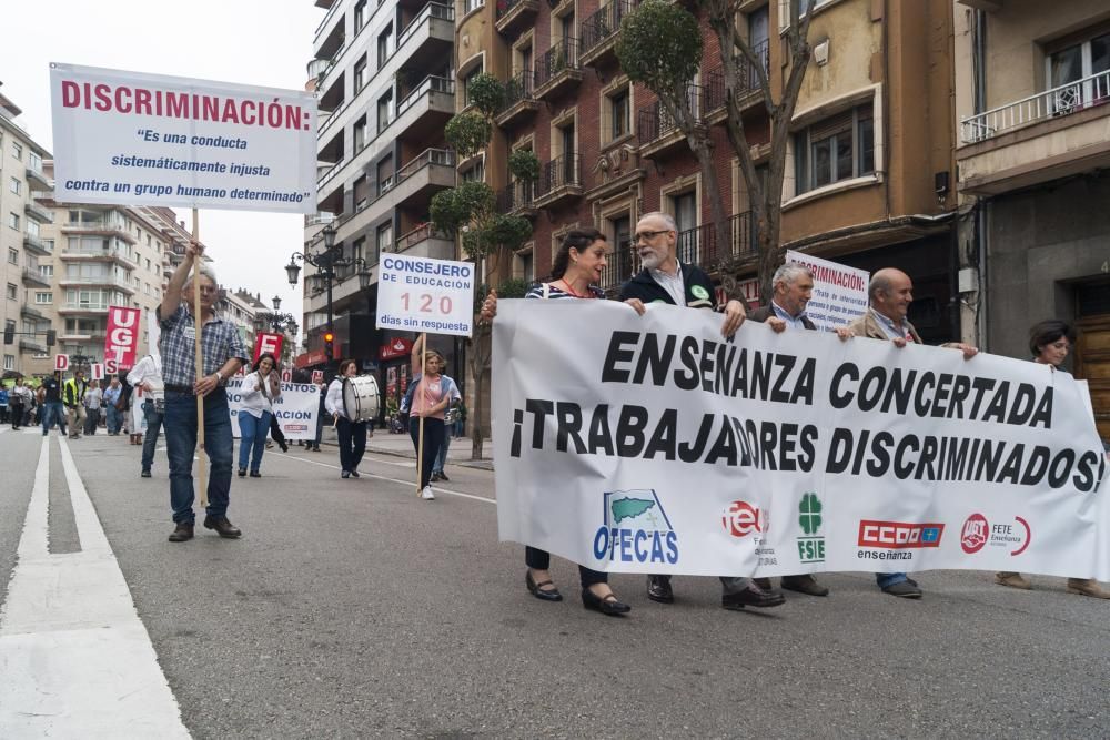 Manifestación convocada por los sindicatos de la enseñanza concertada