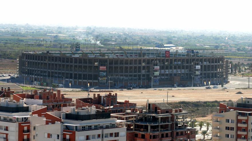 Elche proyecta una zona de esparcimiento familiar con toldos y juegos junto al Martínez Valero