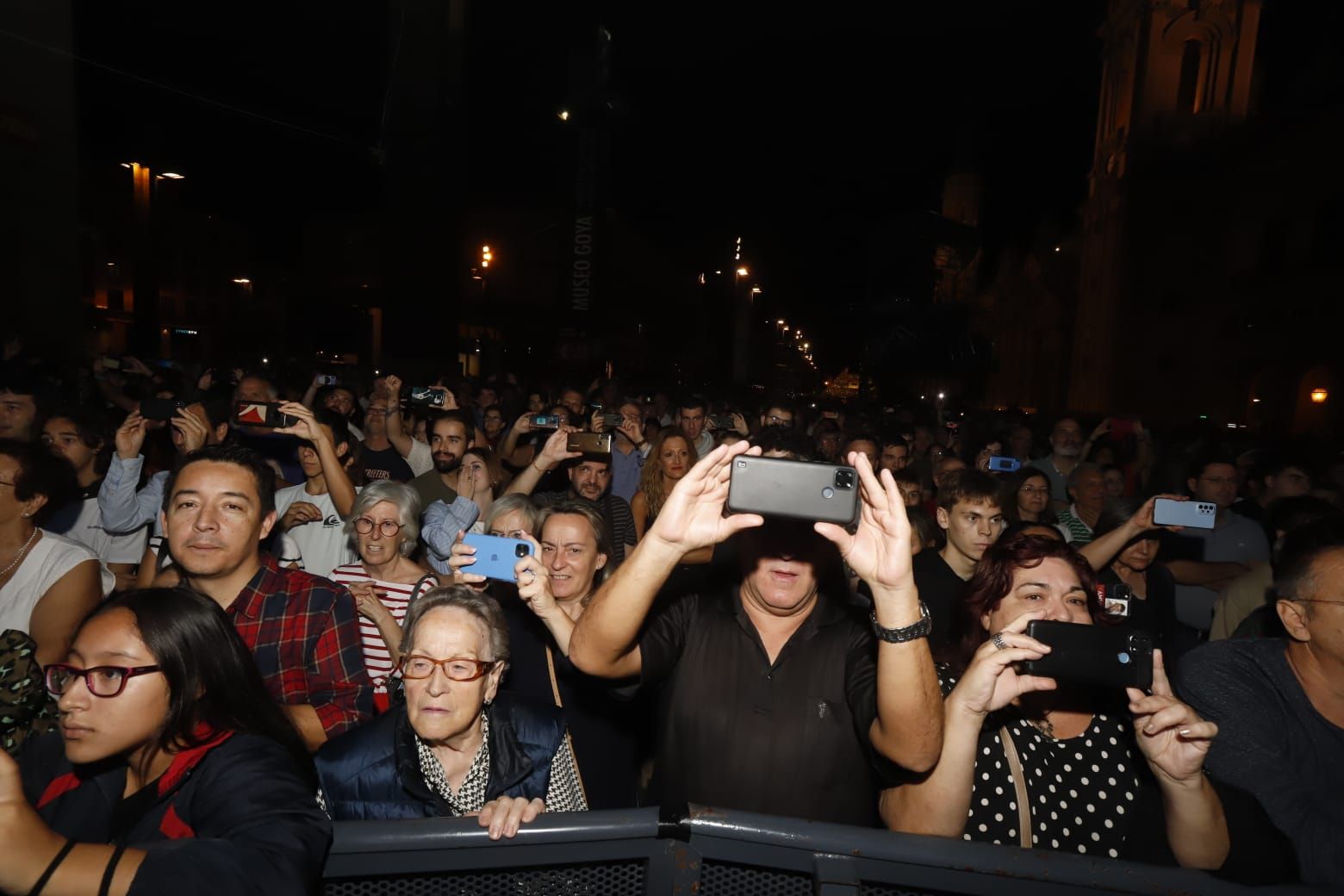 Los fuegos artificiales marcan el fin de las Fiestas del Pilar