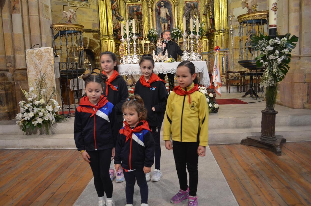 El colegio Virgen de la Vega de Benavente y la ofrenda floral a la patrona, en imágenes