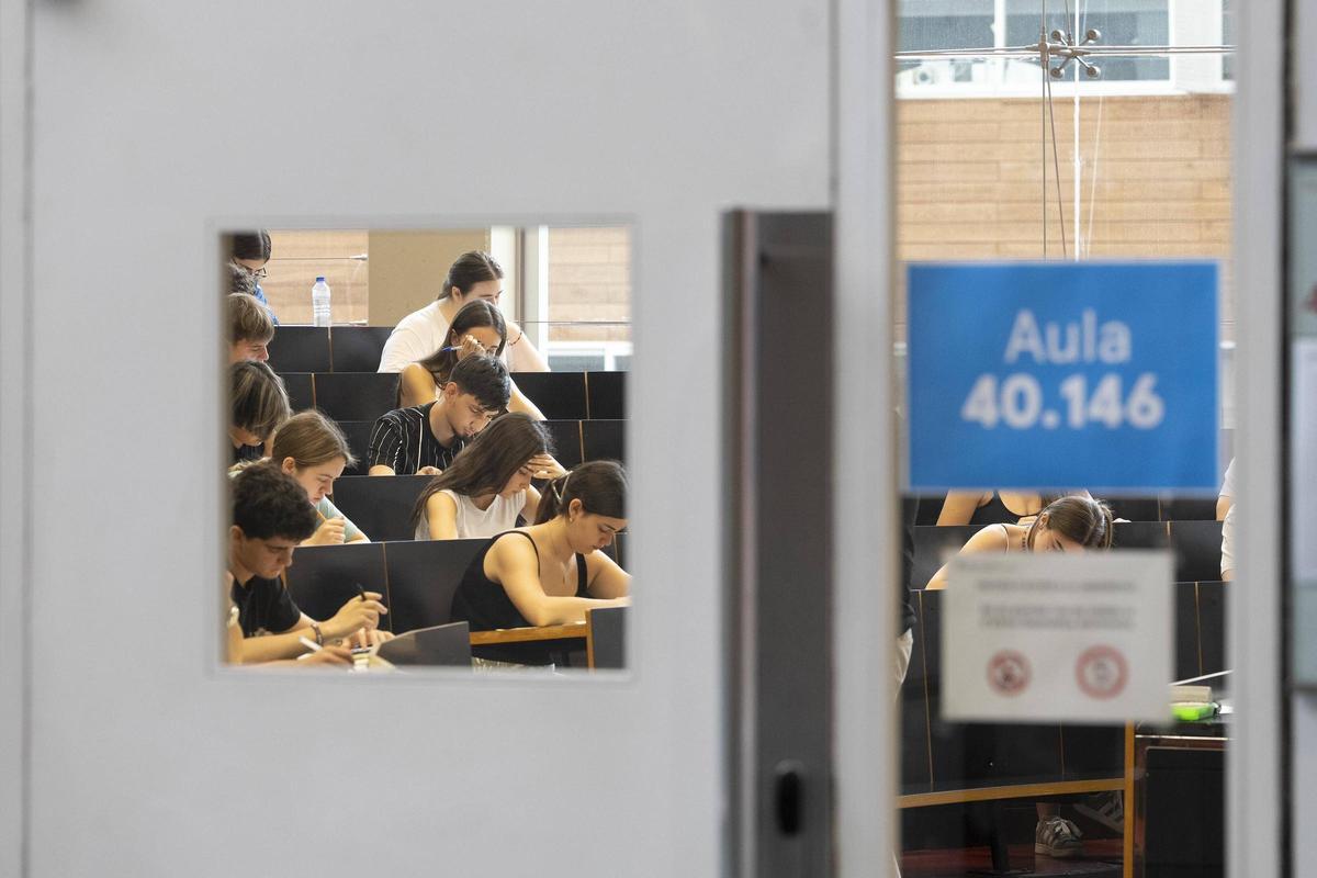 Pruebas de acceso a la universidad 2025 en la Universitat Pompeu Fabra. Pruebas de acceso a la universidad 2025 en la Universitat Pompeu Fabra.
