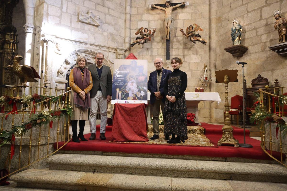 Fotogalería | Así se ha desarrollado la presentación del cartel de la Semana Santa de Cáceres