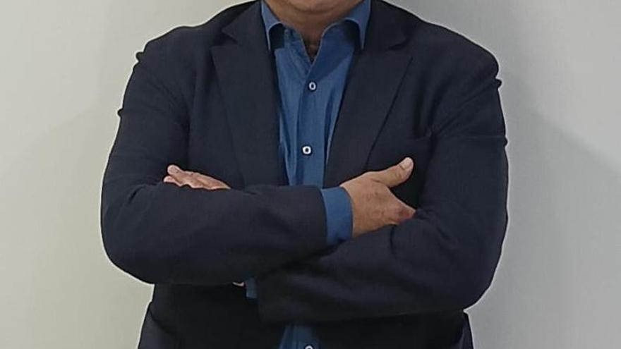 Kino Motas, escritor: "Recibo más ofertas para ser personaje en mi siguiente libro de las que puedo meter"