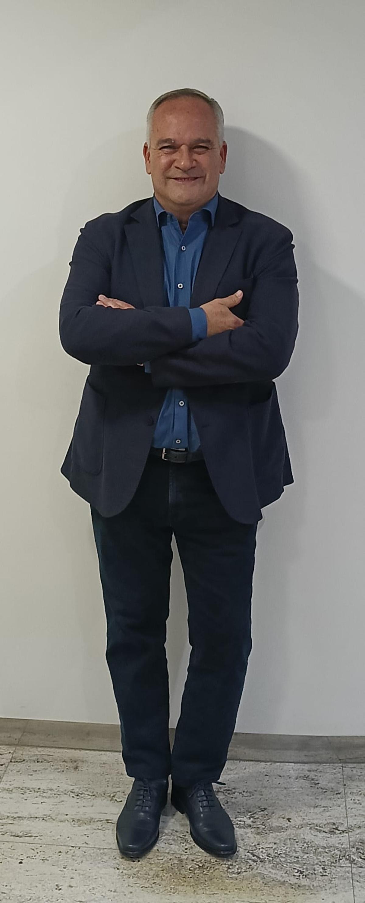 Joaquín Peñalver Motas firma como Kino Motas en sus libros