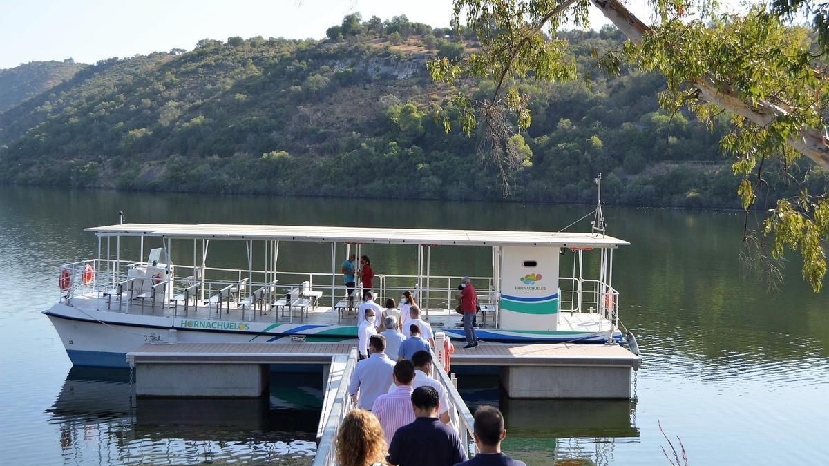 Un paseo por el barco solar de Hornachuelos es una de las actividades que puedes realizar.