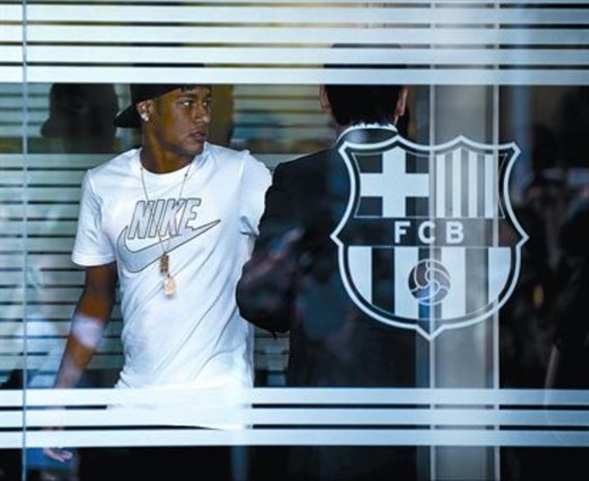 Neymar, dilluns passat, a les oficines del Barça situades al Camp Nou. Neymar, dilluns passat, a les oficines del Barça situades al Camp Nou.
