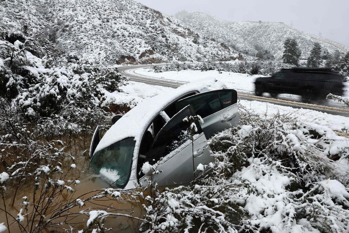 Fuertes nevadas en el sur de California