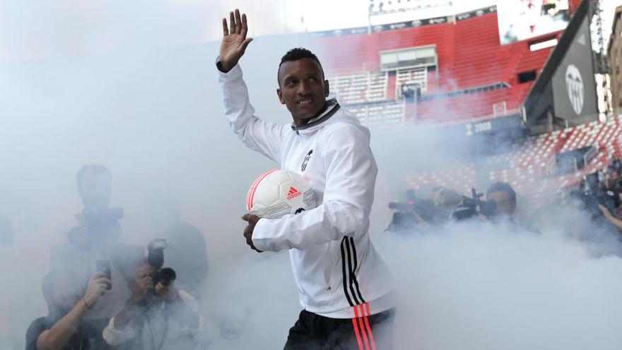 Nani durante su presentación en Mestalla