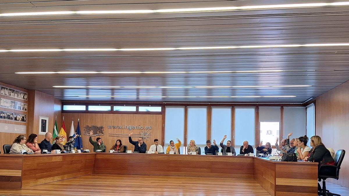 Imagen del pleno extraordinario celebrado este martes, en el que se aprobaron cerca de ocho millones de euros de los remanentes.