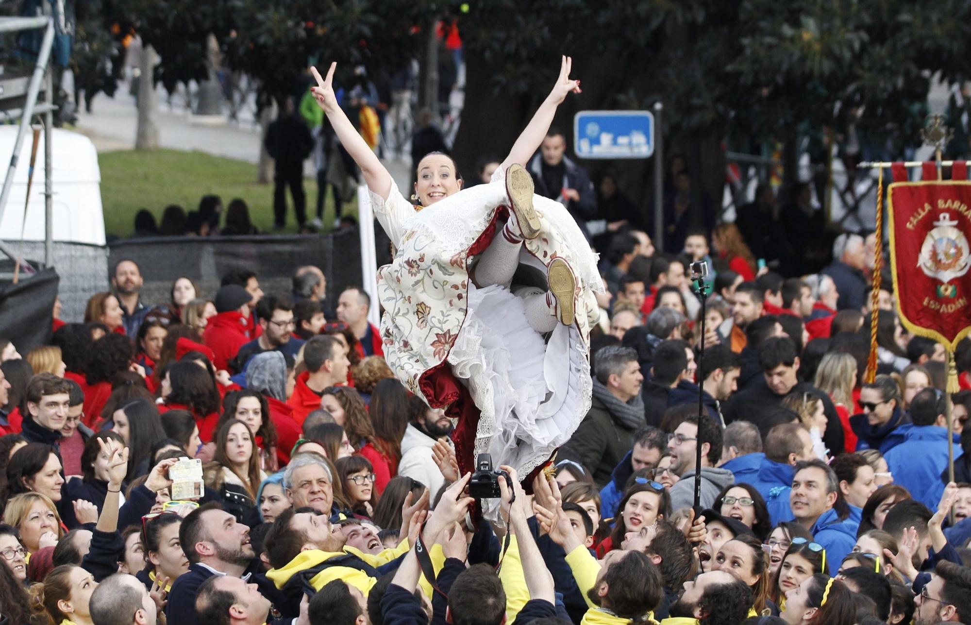 Falleras (y falleros) por el aire. La otra cara de la Crida (2016-2020)