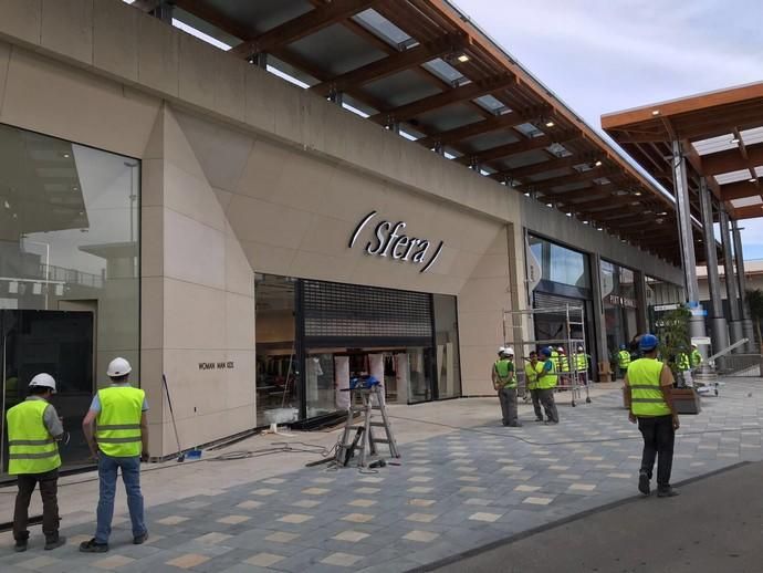 Últimos retoques al Centro Comercial Los Alisios