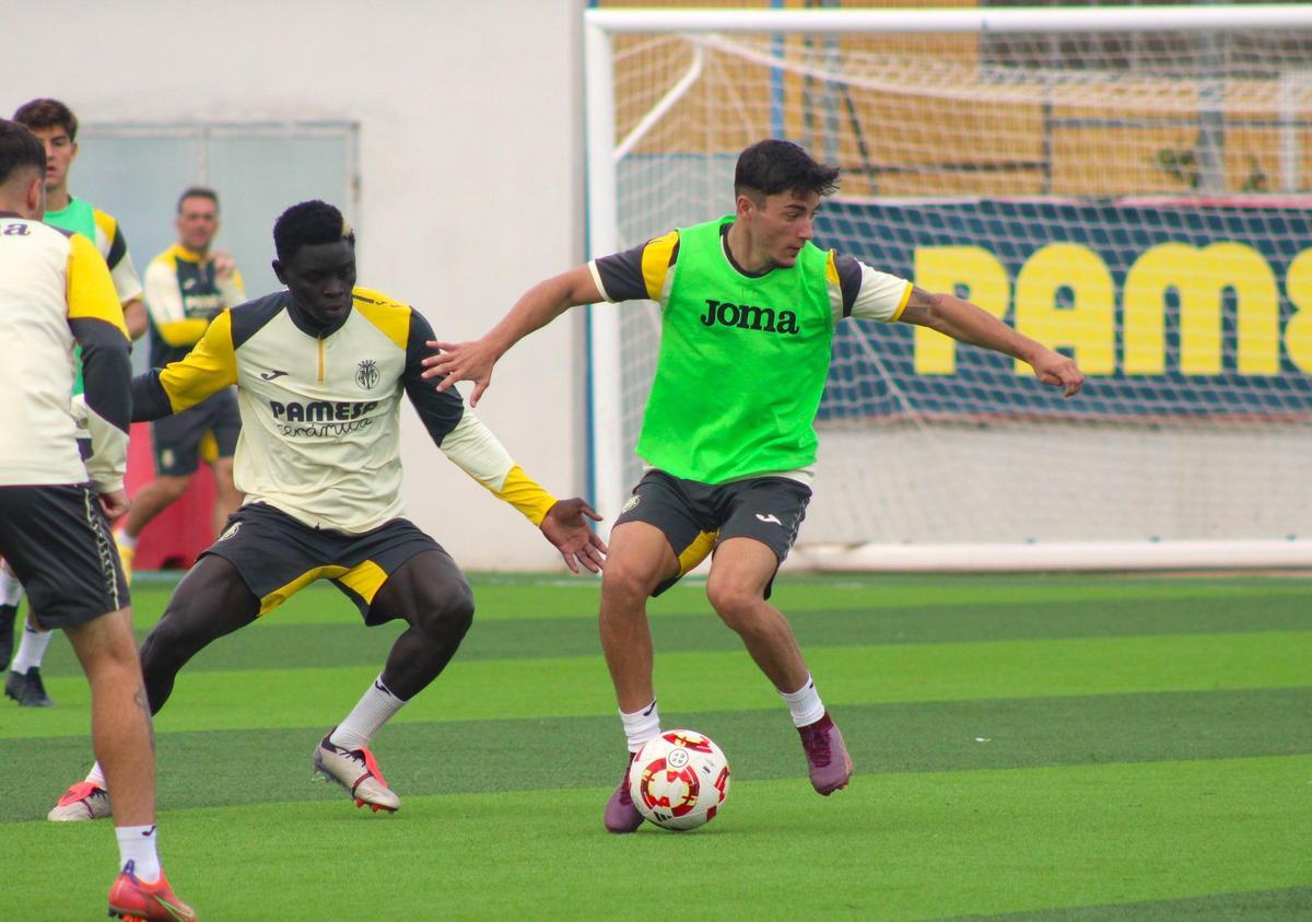 Jose Pedrosa y Viqué, del Villarreal C, en el entrenamiento del jueves.