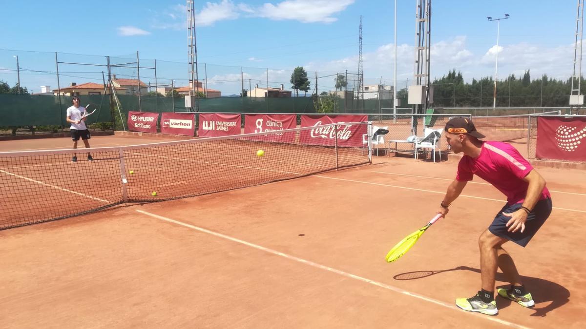 Lleno en el Club de Tenis Castellón en el día de puertas abiertas.