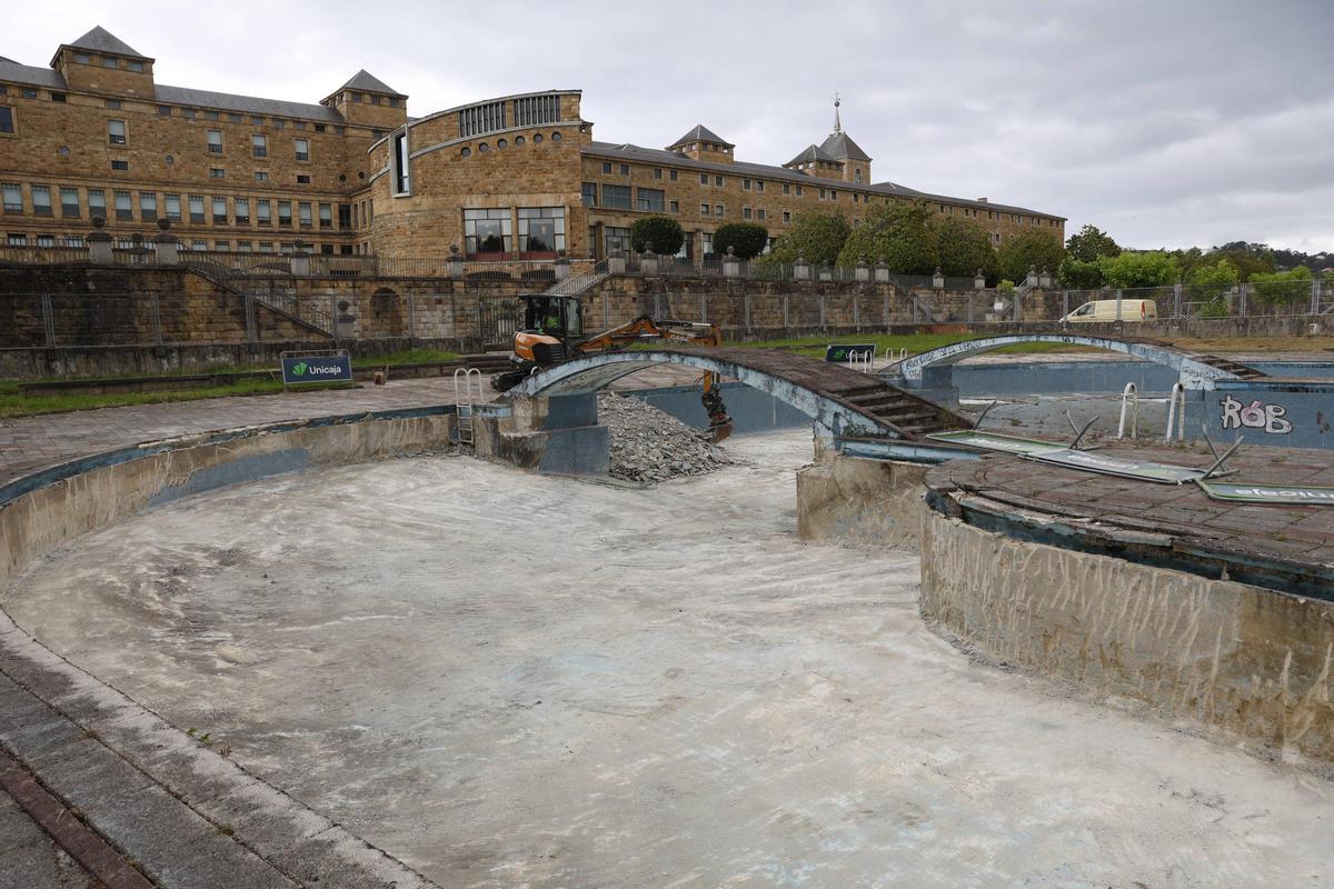 En imágenes: así avanzan las obras de la piscina de La Laboral
