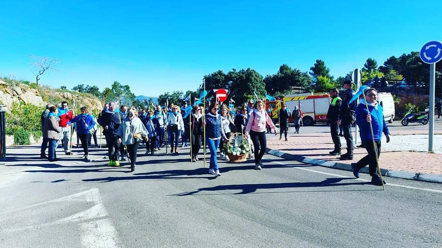 Multitud de romeros recorrieron el camino hasta el Santuario de la Cueva Santa.