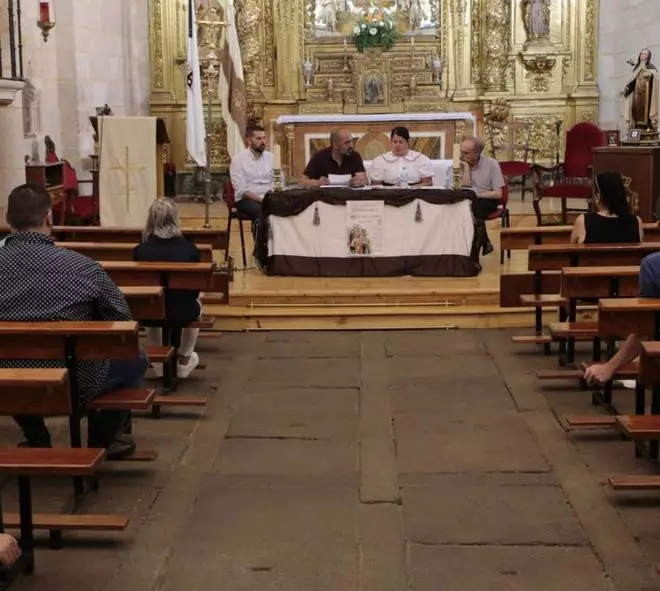 La Cofradía del Carmen de San Isidoro aprueba la carga mixta de la imagen