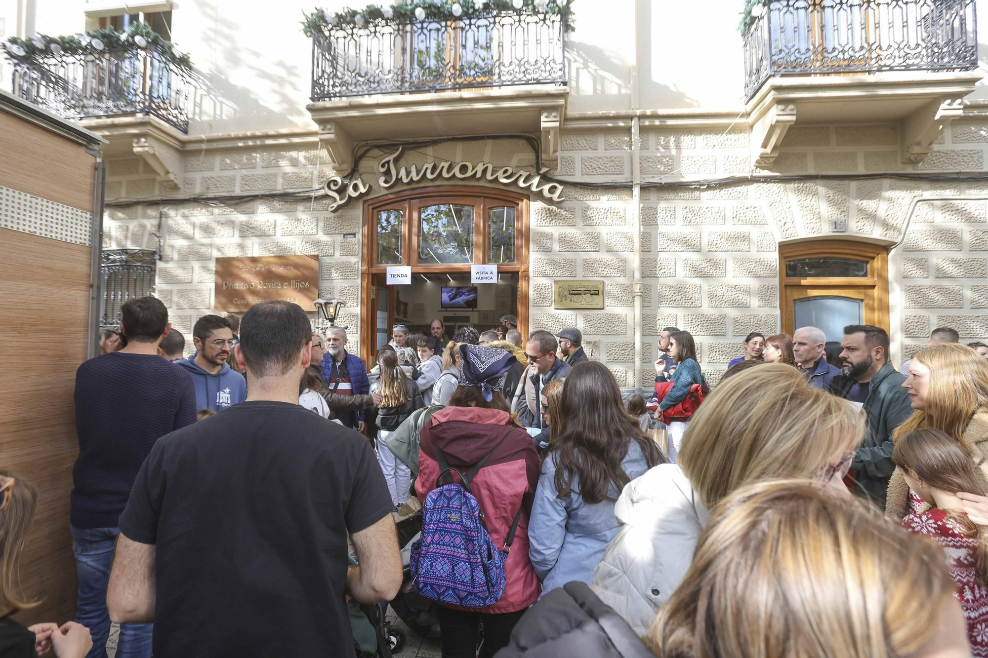 Gran afluencia en la Feria de la Navidad de Xixona