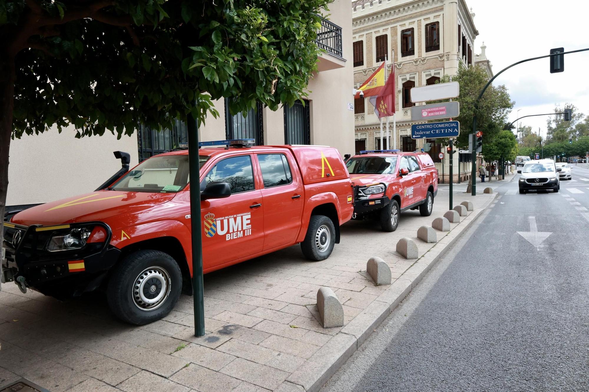 Vehículos y efectivos de la UME por las calles de Murcia tras el apagón, este martes por la mañana
