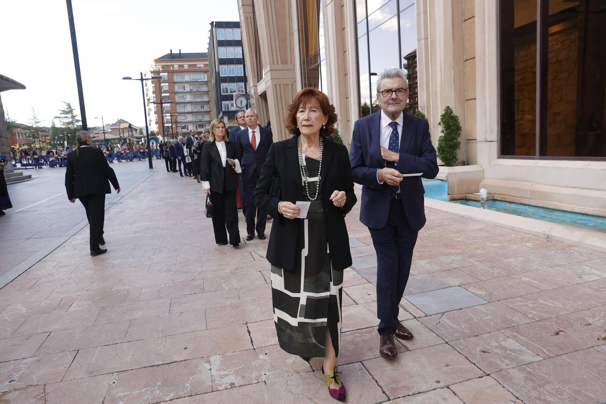 EN IMÁGENES: La Familia Real asiste en Oviedo al concierto de los premios "Princesa de Asturias"