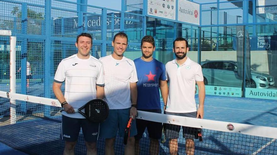 Los finalistas masculinos de la pasada edición posan antes del duelo.