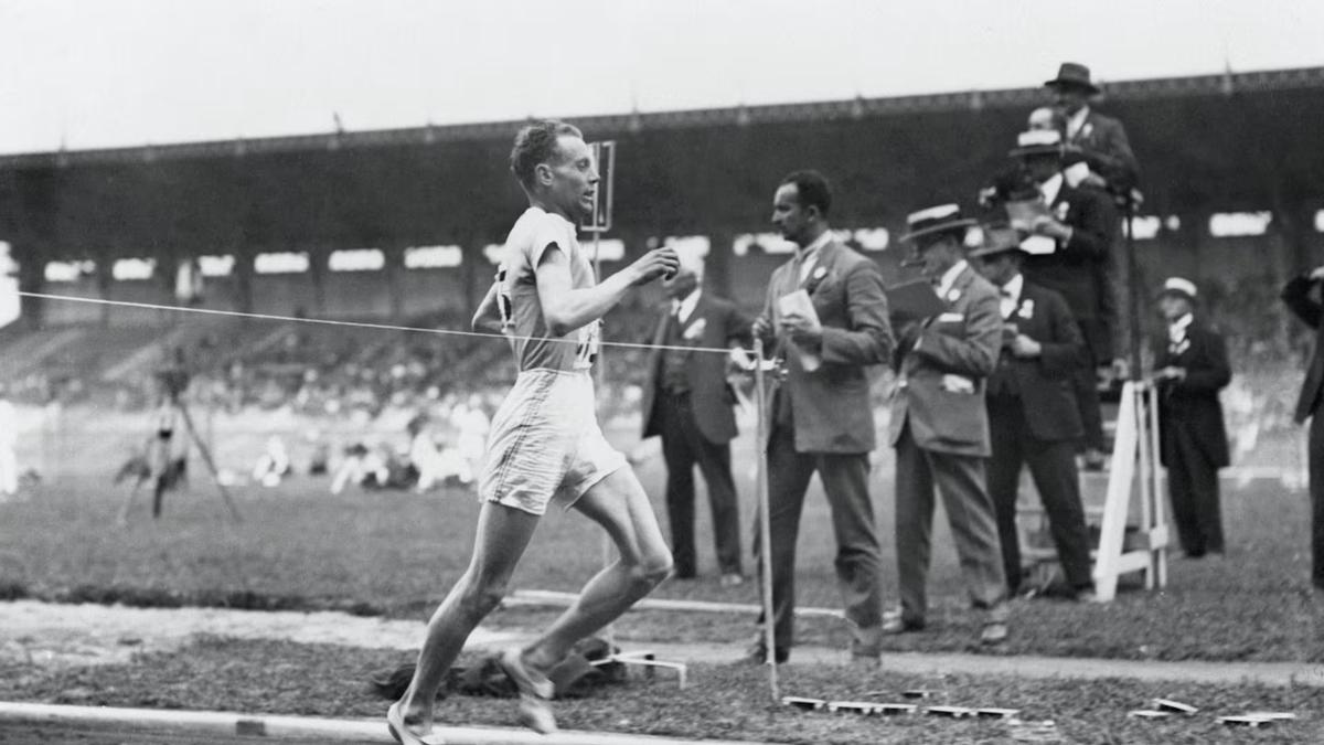 El corredor de medio fondo y ganador olímpico Paavo Nurmi.