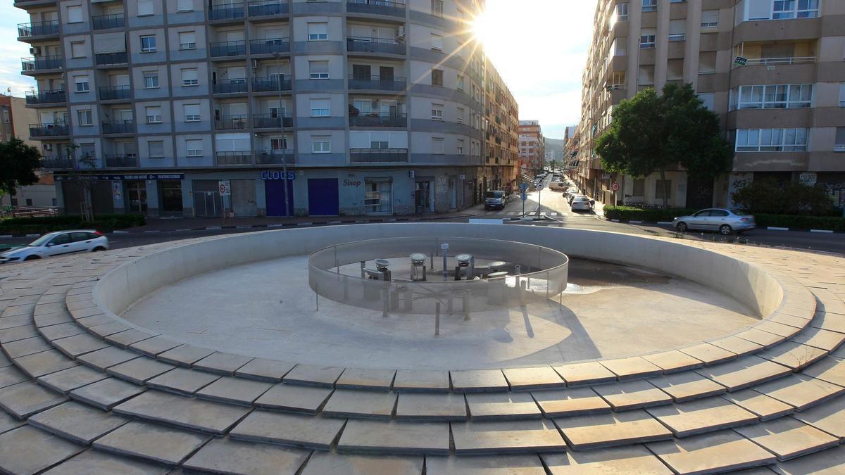 Fuente de las Victimas del Terrorismo en la avenida País Valencià de Sagunt.
