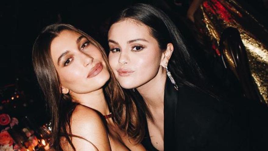 Selena Gómez y Hailey Bieber sellan la paz con una noche de fiesta y un posado en redes sociales