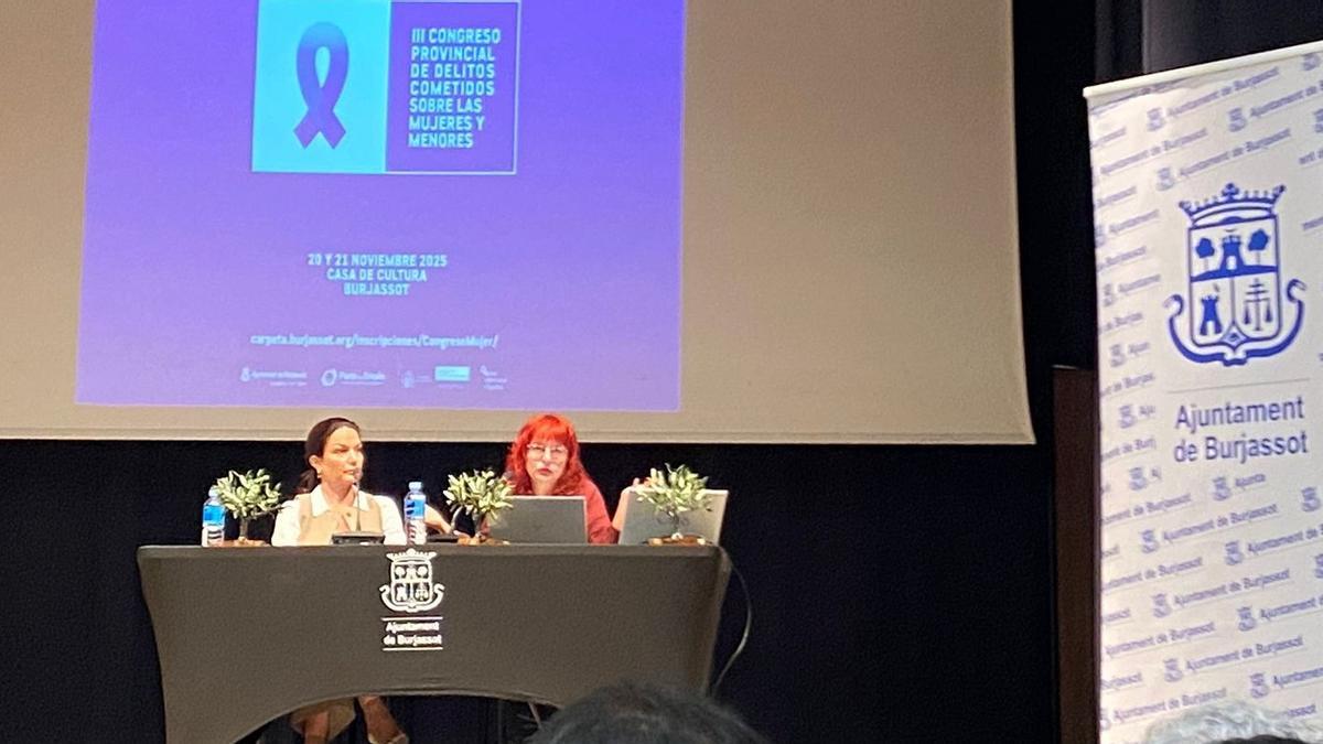 Teresa Domínguez, redactora jefa de Sucesos de Levante-EMV y la especialista y organizadora del congreso, Isabel Carricondo.