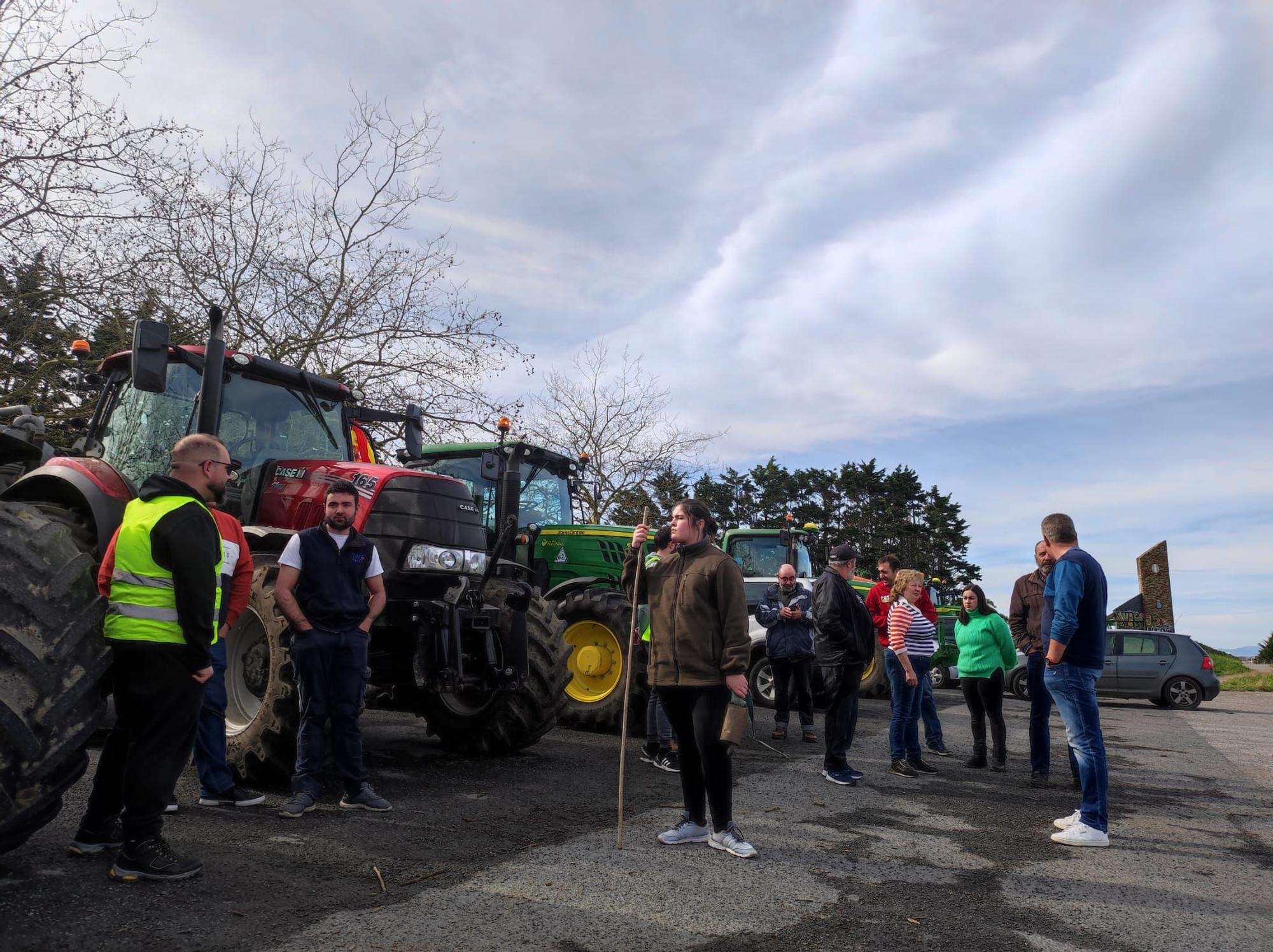 Tractorada en Asturias: el campo sale a protestar por diversas carreteras de la región