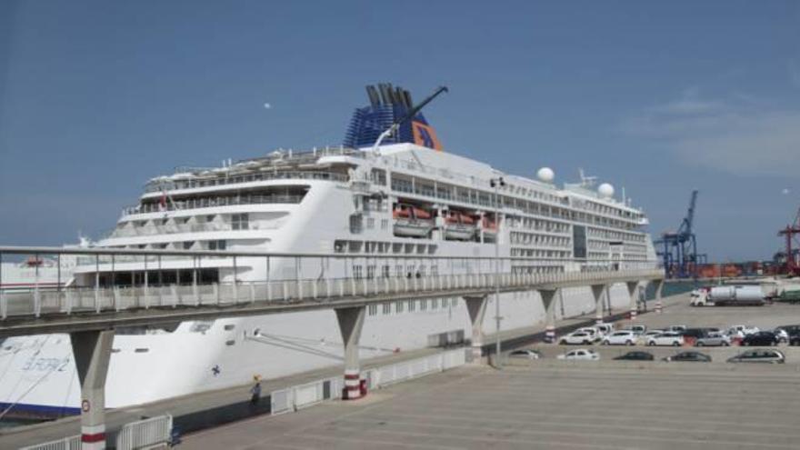 Llorens: «Solo el 30% de cruceristas baja del barco» y la mayoría visita Vall d&#039;Uixò