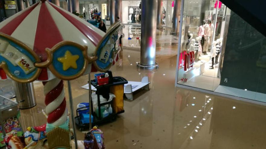 El Centro Comercial El Saler, inundado