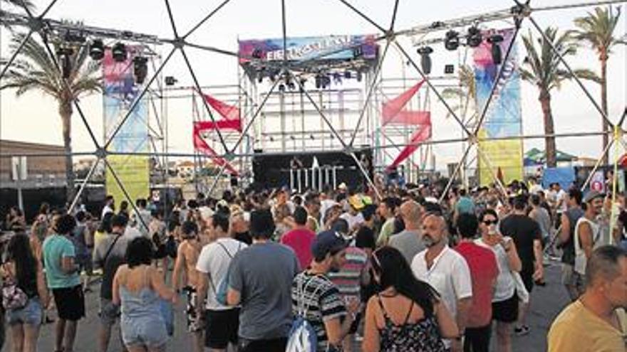 GRAN CIERRE DEL ELECTROSPLASH 2015 EN VINARÒS