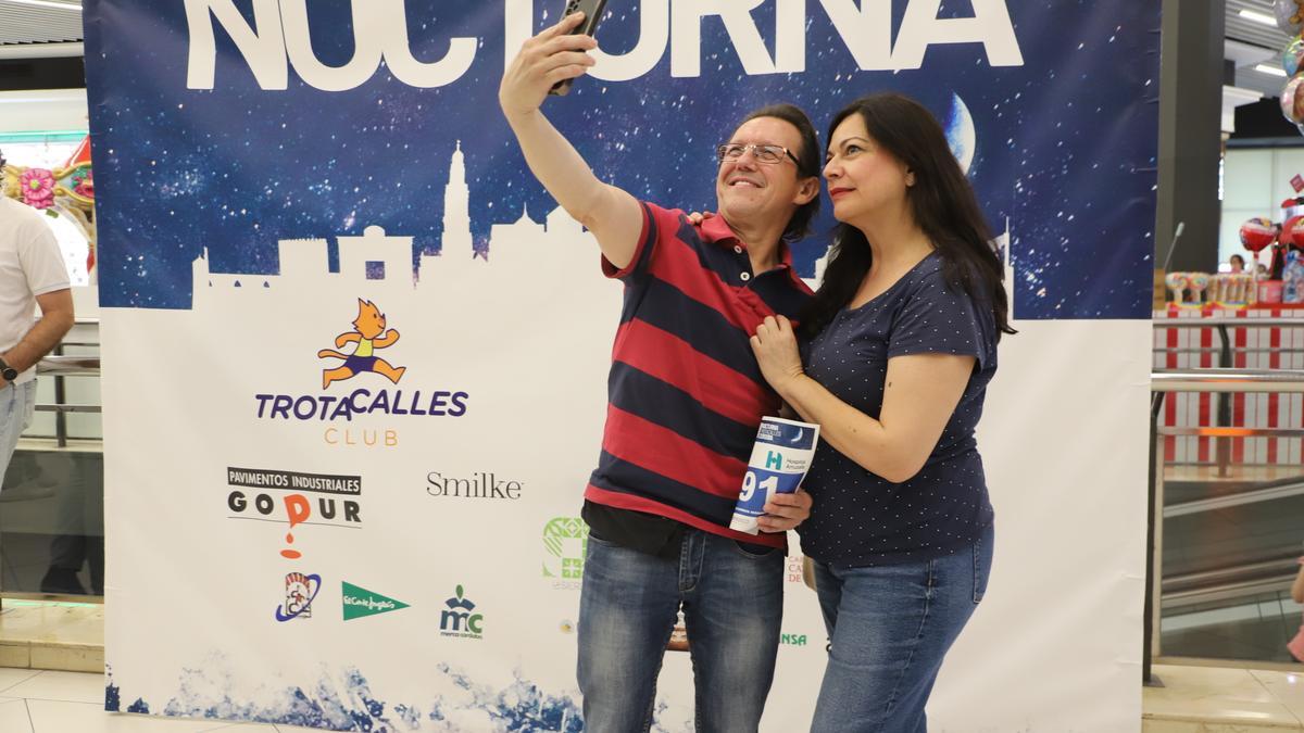 La recogida de dorsales de la Nocturna Trotacalles en imágenes