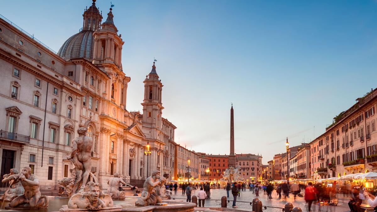 Fuente de los Cuatro Ríos y la iglesia de Sant'Agnese