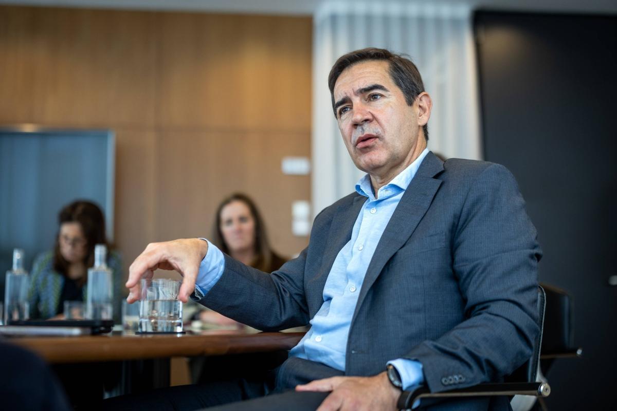 El presidente de BBVA, Carlos Torres, durante su entrevista con EL PERIÓDICO.