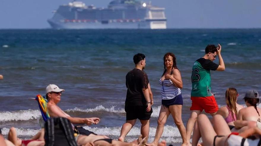 Elisa Perrigueur, de "Le Monde Diplomatique", premio internacional de periodismo y turismo sostenible "Ciudad de Xàbia" con un reportaje sobre cruceros